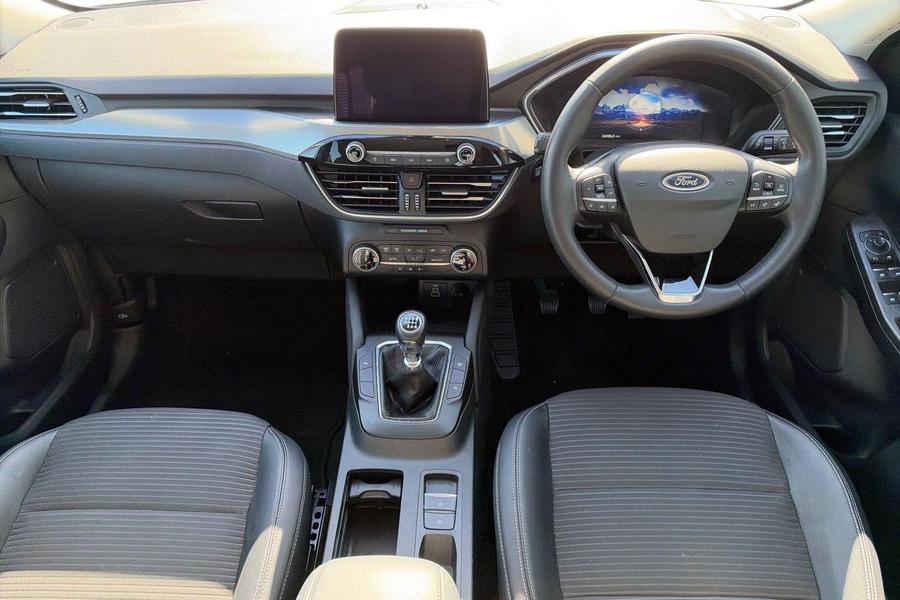 Ford KUGA Photo autoimg-dbc02e13d8b07f4a18ce1f5eea3548ce7ca945b7.jpg