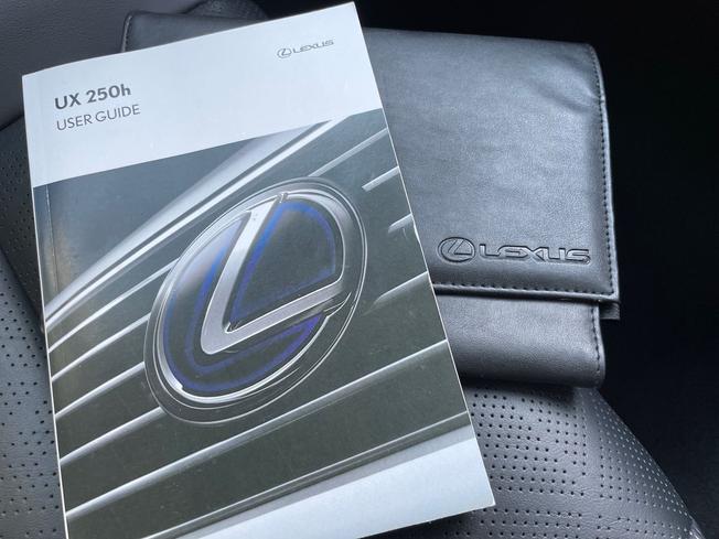 LEXUS UX Photo 58