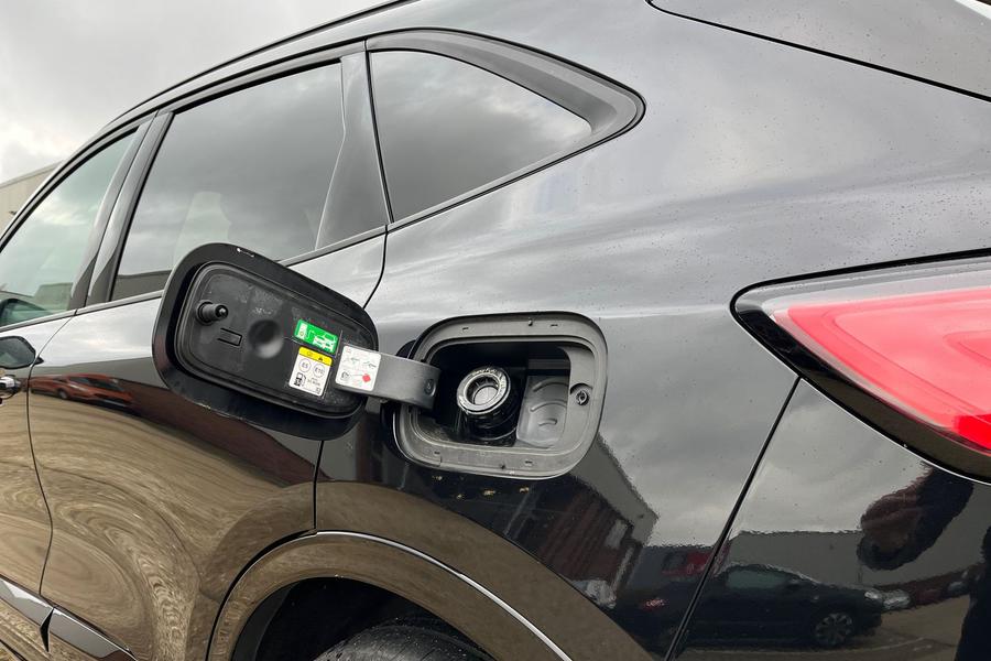 Ford Kuga Photo autoimg-dbcb43d4010d69656499e4dfe45cd97783f7eca8.jpg
