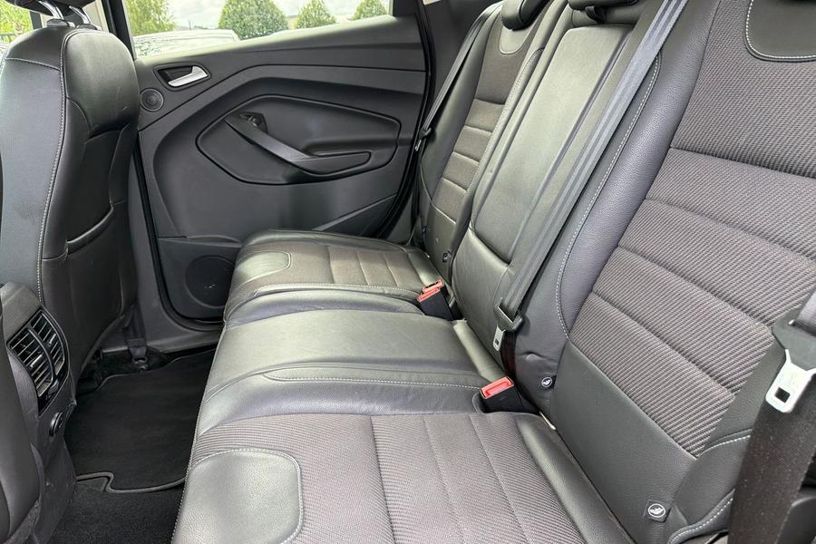Ford KUGA Photo autoimg-dbd0ef167e9e457b8dd0d752f6164c896f64da60.jpg
