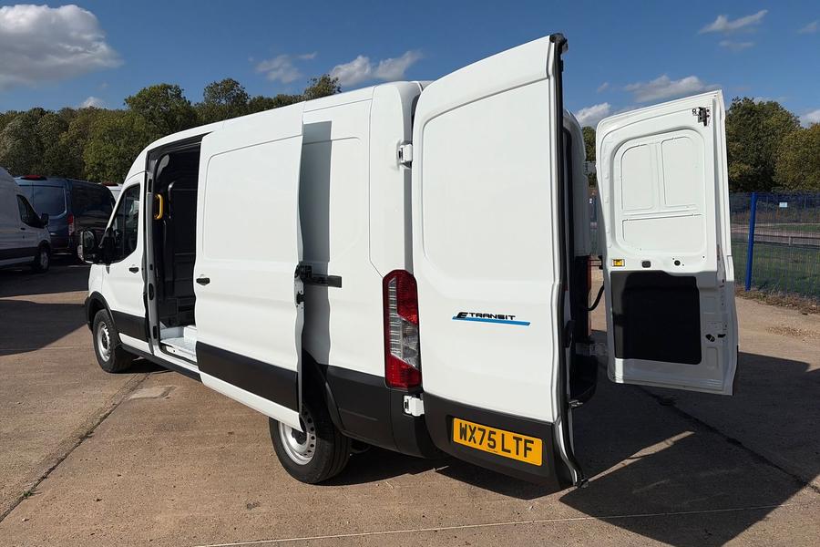 Ford E-TRANSIT Photo autoimg-dbdb904ed8db00543a41b089f9a8b54612dde820.jpg