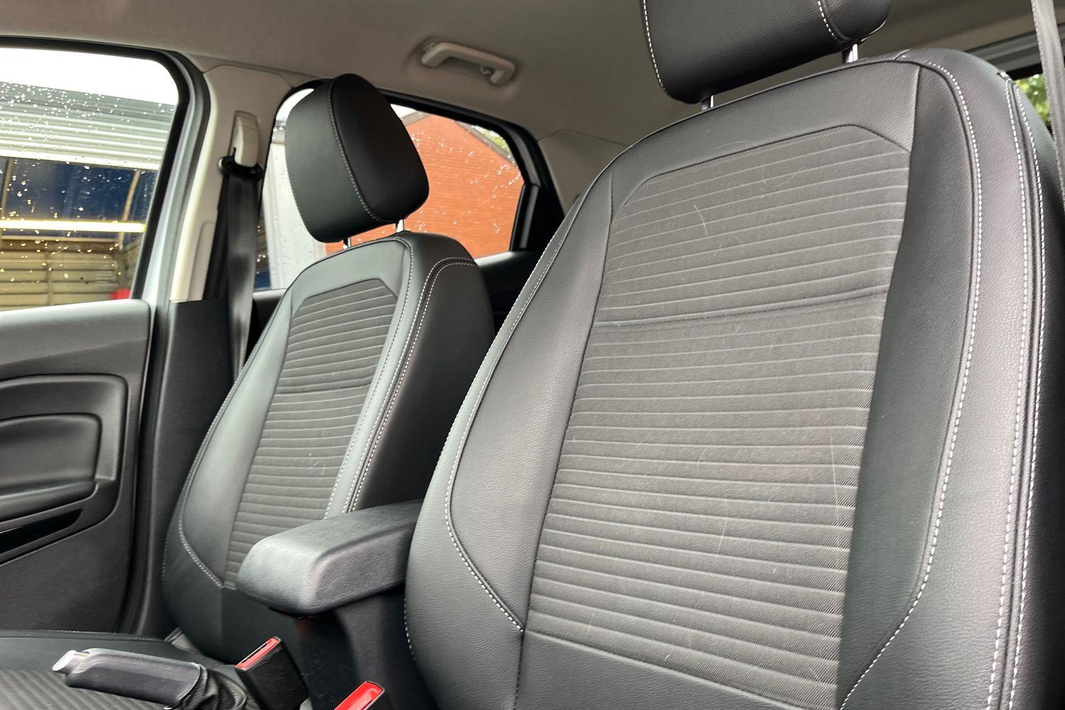 Ford ECOSPORT Photo 18