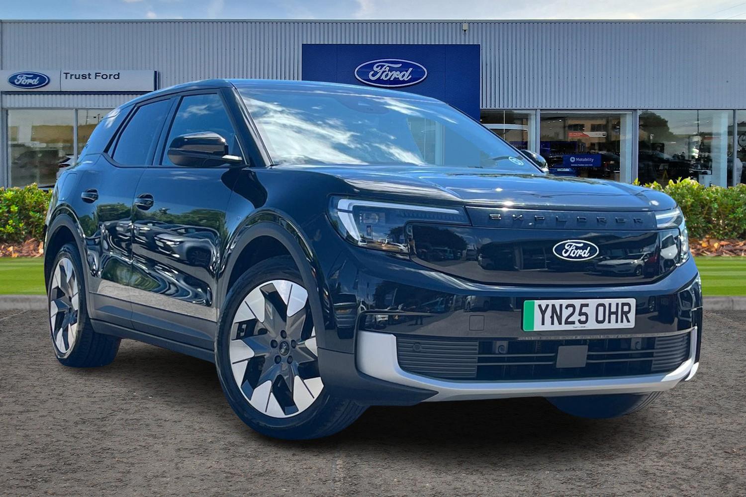 Ford Explorer Photo 0