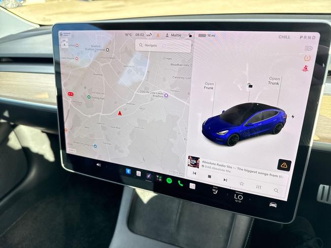 TESLA Model 3 Photo 31