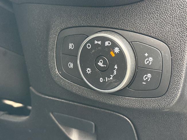 FORD Fiesta Photo 28