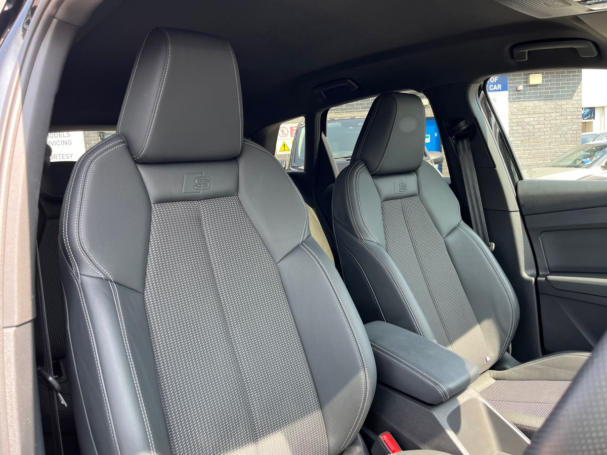 Audi Q4 e-tron Photo 25