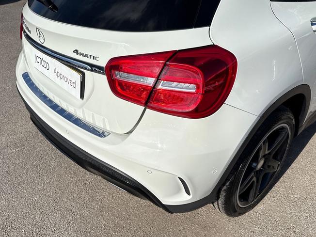 MERCEDES-BENZ Gla Photo 23