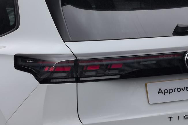 VOLKSWAGEN Tiguan Photo 18