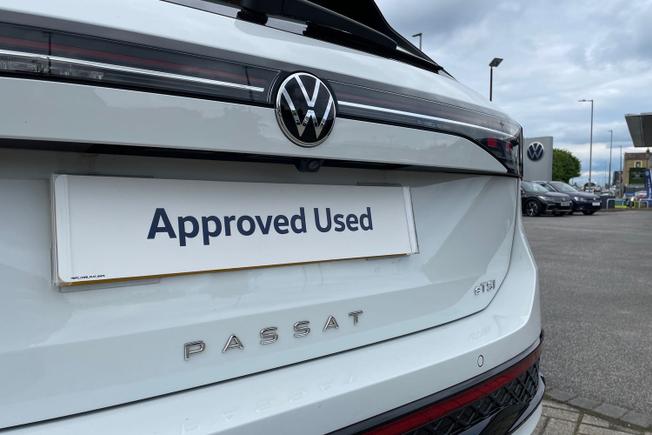 VOLKSWAGEN Passat Photo 21