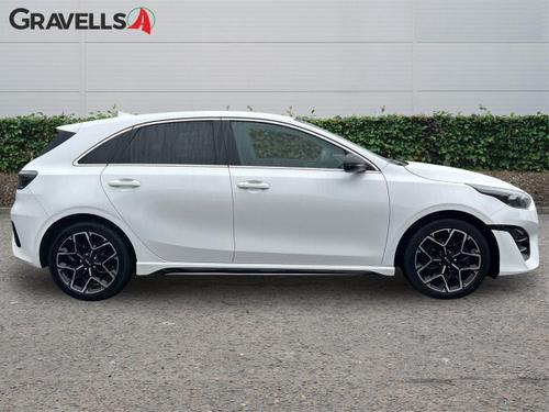 Kia CEED Photo autoimg-dc0e95b30f1479bd5a937728a9cb51e6b630246a.jpg