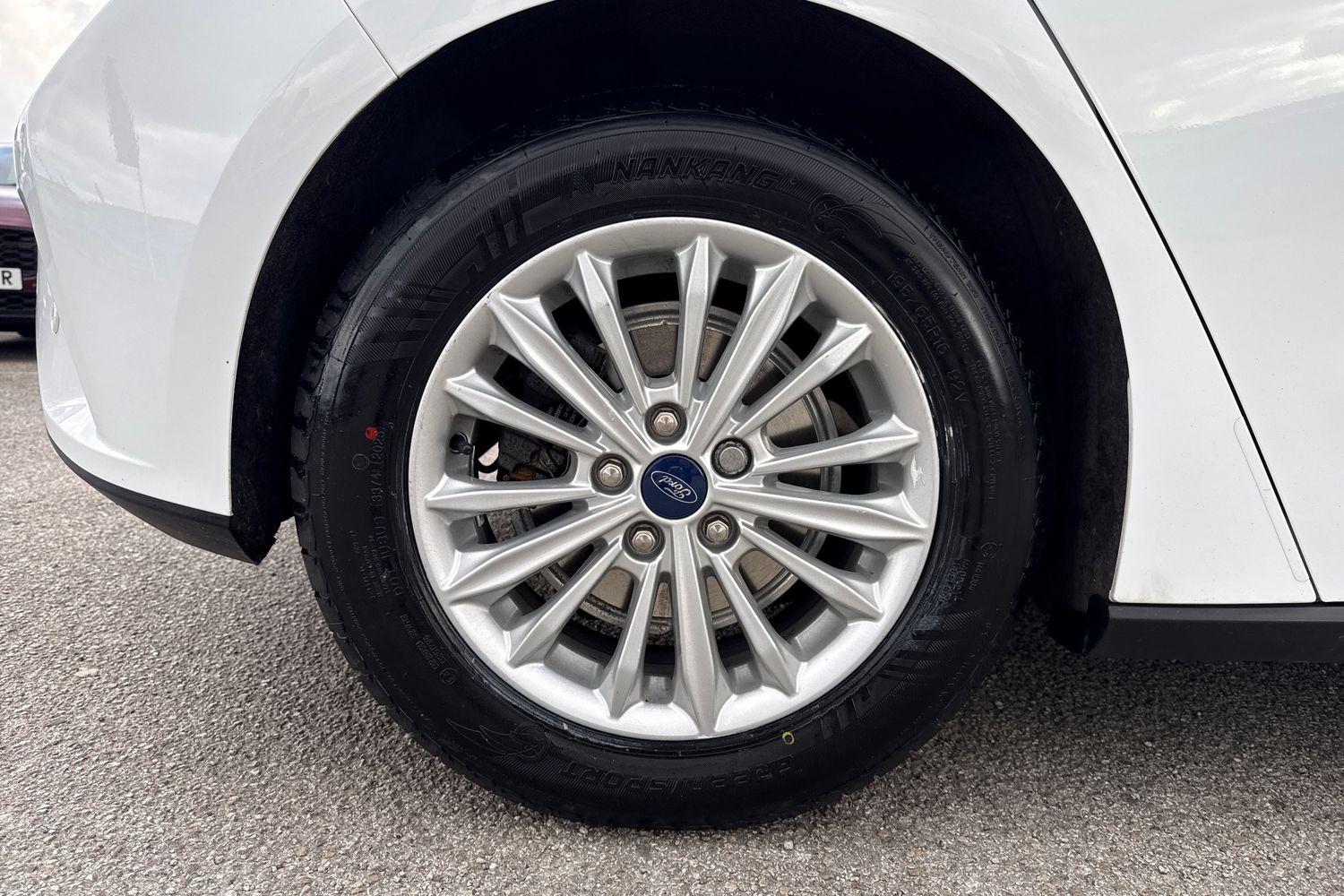 Ford FOCUS Photo 7