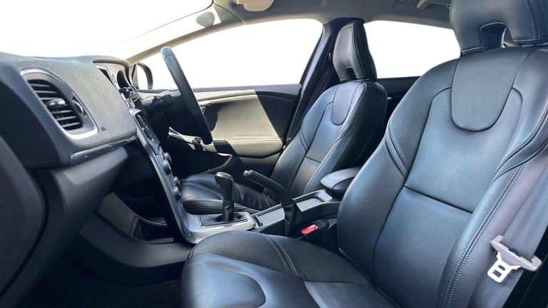 Used Volvo V40 WG19JFX 3