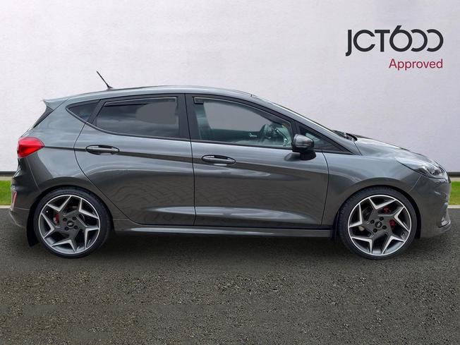 FORD Fiesta Photo 4