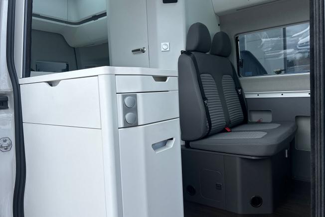 VOLKSWAGEN Grand California Photo 9