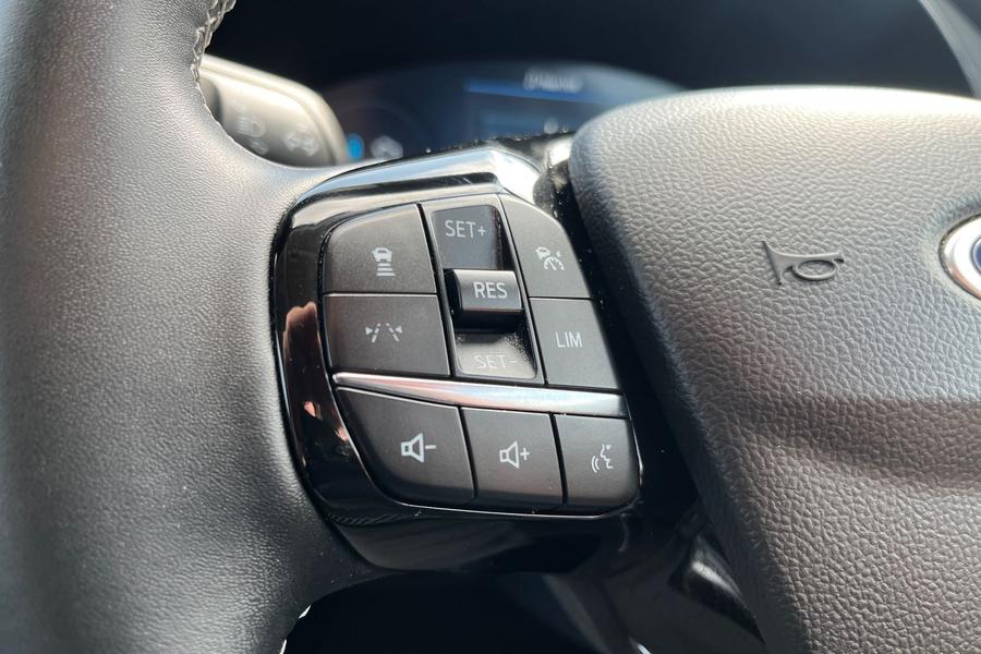 Ford KUGA Photo autoimg-dc2a75dc61d53344466734ac456ebd7f05ff4e67.jpg