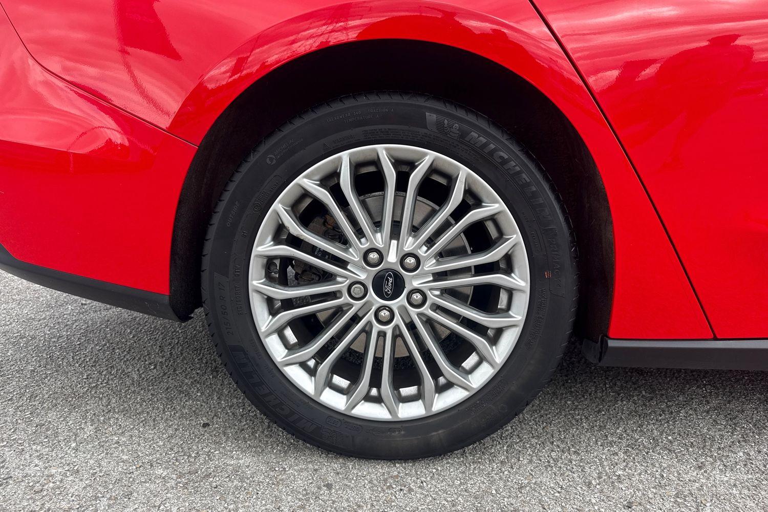 Ford FOCUS Photo 7