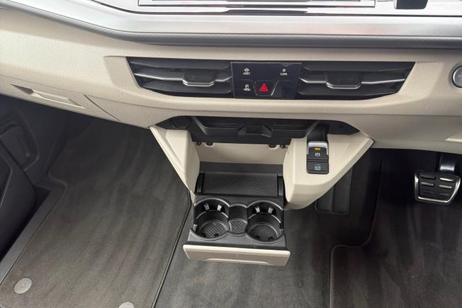 VOLKSWAGEN Multivan Photo 45