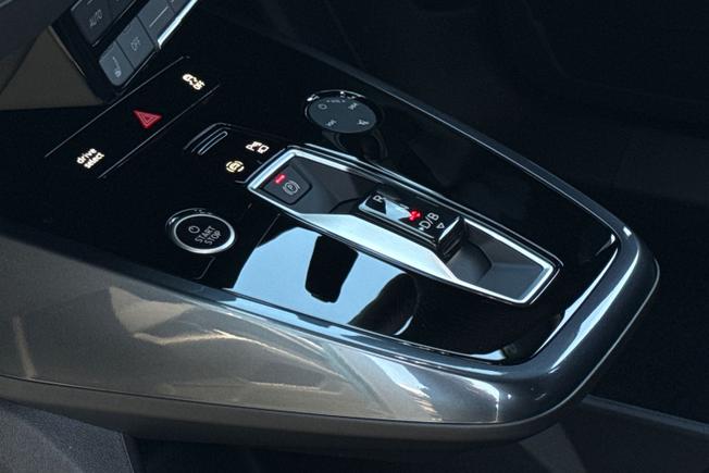 AUDI  Q4 Photo 43