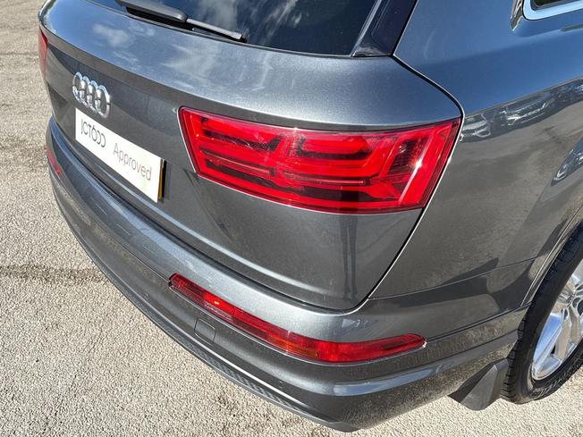 AUDI Q7 Photo 24
