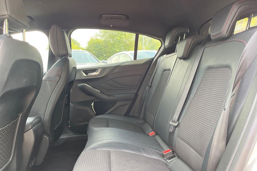 Ford Focus Photo autoimg-dc3480eafb8aa66c569edf414c420c2fabb161aa.jpg