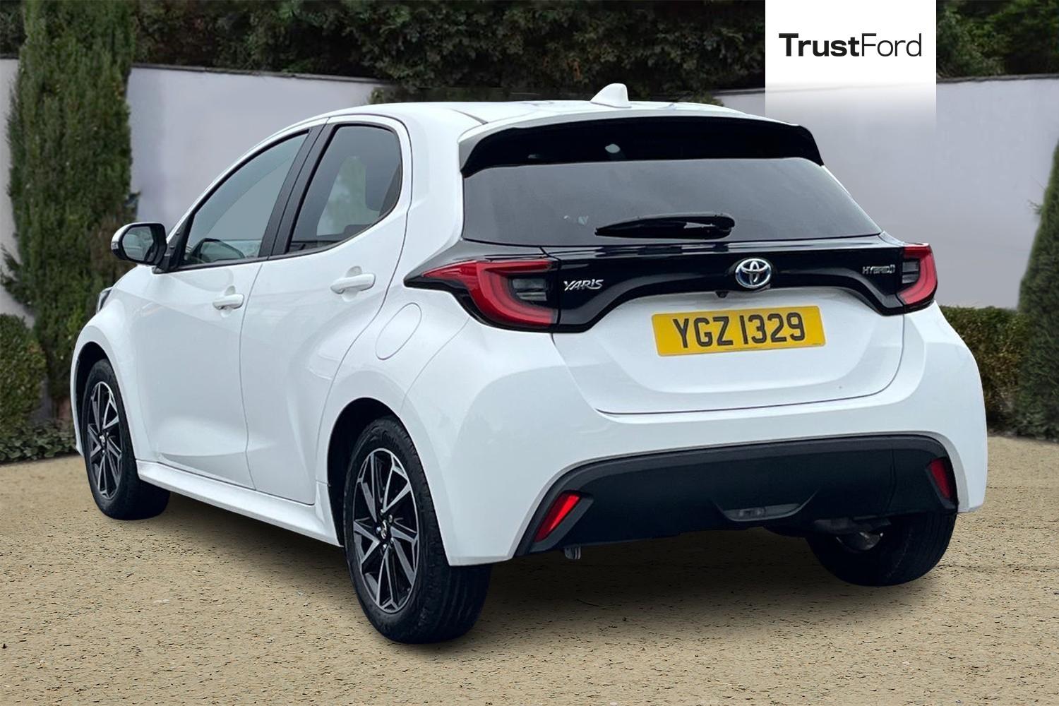Toyota YARIS Photo 1