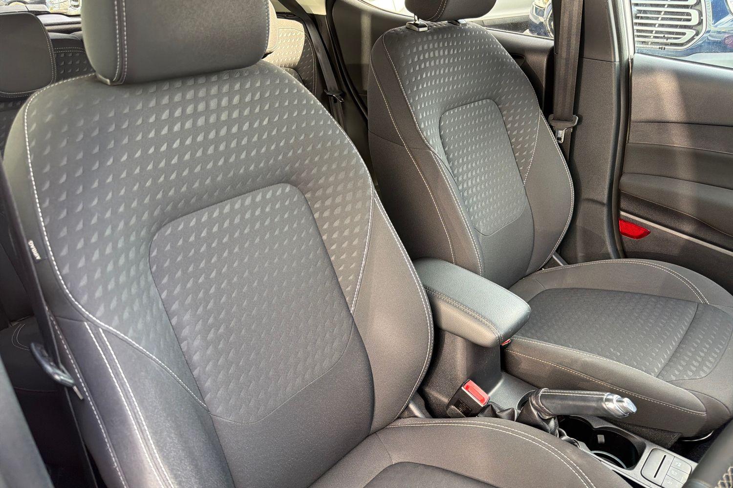 Ford FIESTA Photo 16