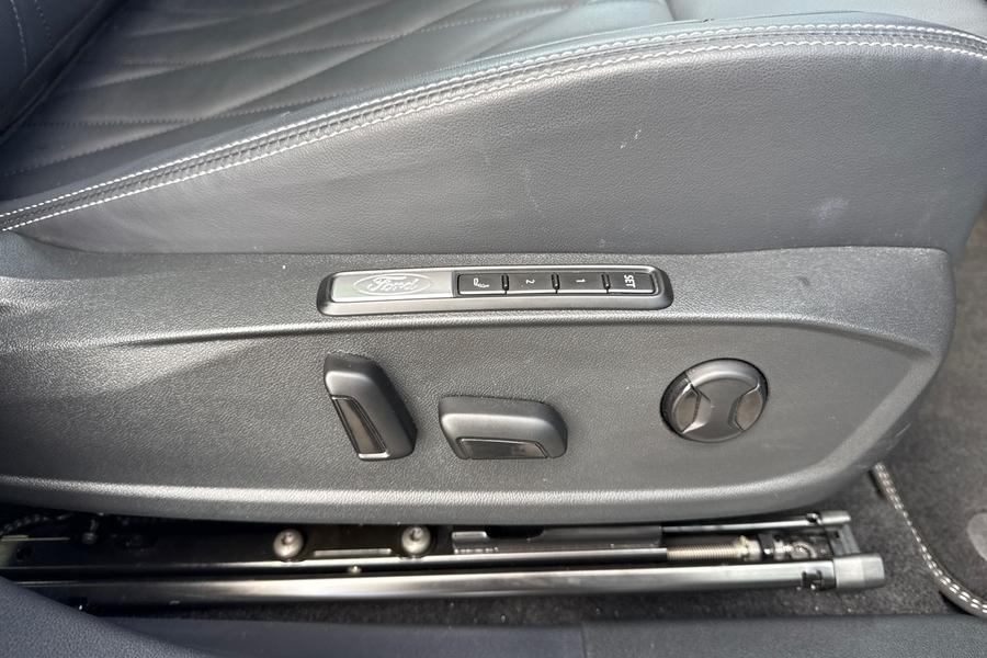 Ford EXPLORER Photo autoimg-dc416beb5b3a195bfc33047bf830282fda7a3eef.jpg