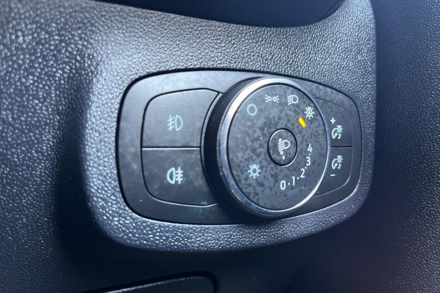 Ford FIESTA Photo autoimg-dc48576cfadcea87e3d81be2f5bf7b9f18145379.jpg