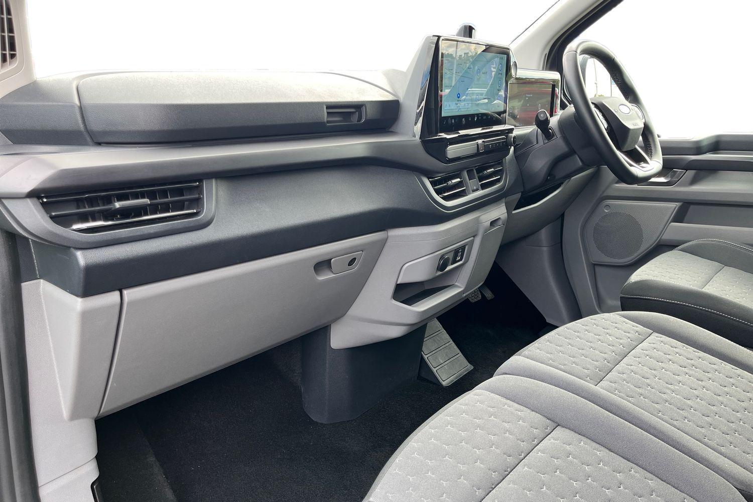 Ford TOURNEO CUSTOM Photo 2