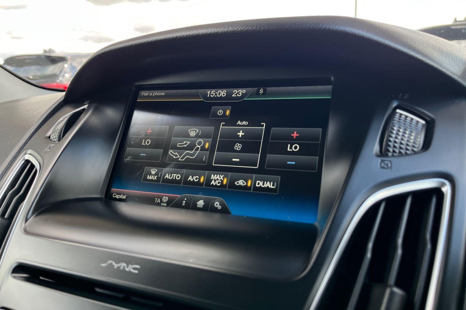 Ford FOCUS Photo 27