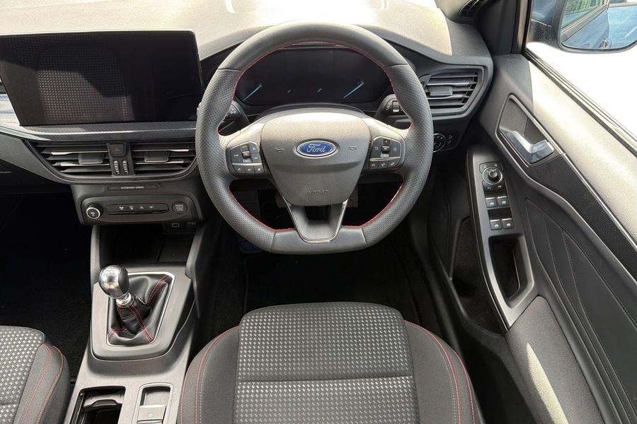 Ford FOCUS Photo autoimg-dc57aac99396d3e0a858738db6d210d6c74d4d3a.jpg