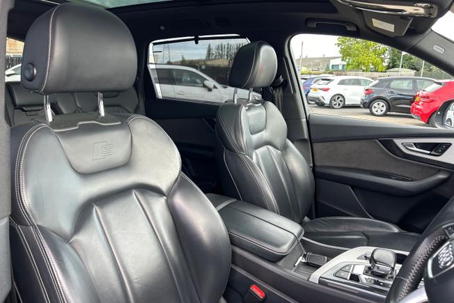 AUDI Q7 Photo 45