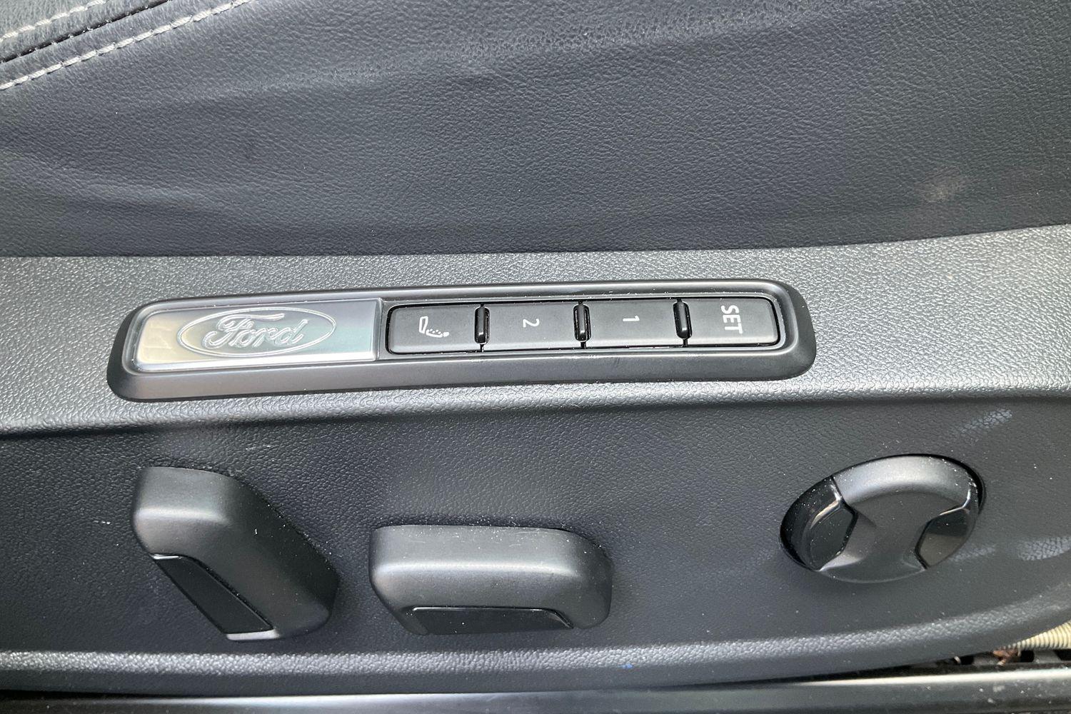 Ford Explorer Photo 38