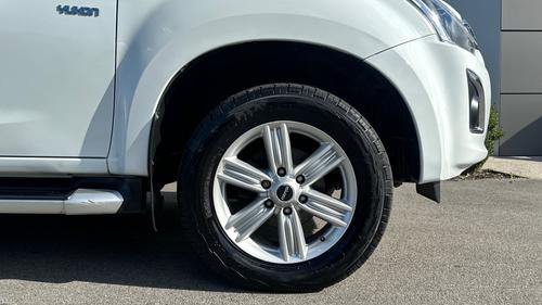 Isuzu D-MAX Photo autoimg-dc5fd5a7aeadc34ffd19ca9718d1dc6fef971f41.jpg