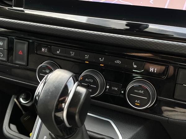 Volkswagen Caravelle Photo autoimg-dc64aea74b6f99aa8131037f8a2a058428c3df8a.jpg