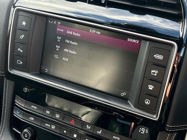 JAGUAR F-Pace Photo 35