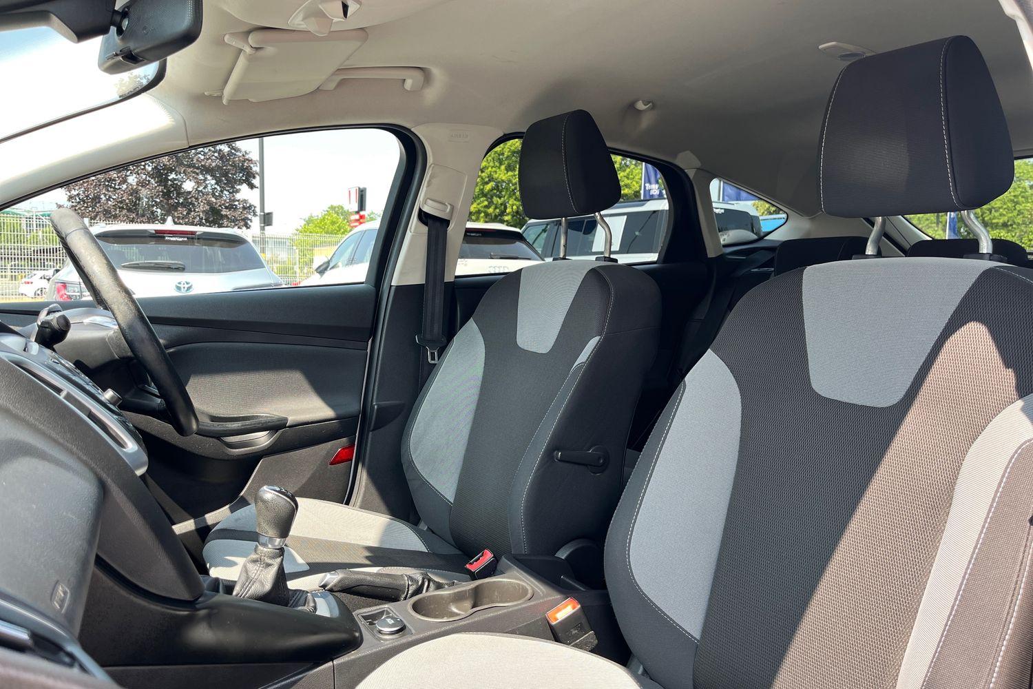 Ford Focus Photo 18