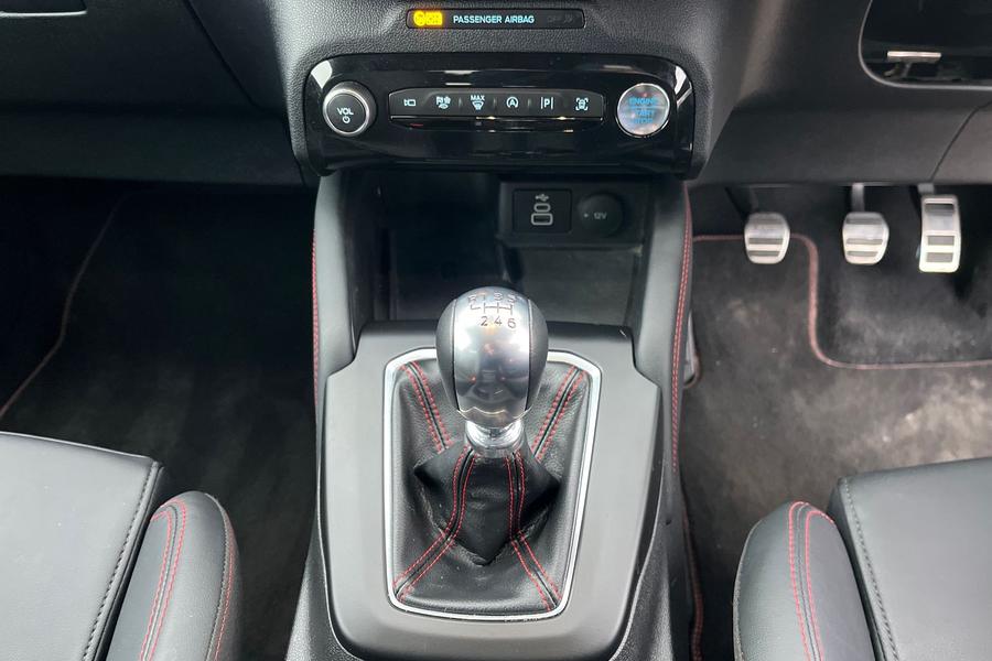 Ford Kuga Photo autoimg-dc6cd1d91dcdf5f25a58ac73f20a23beb019b07d.jpg