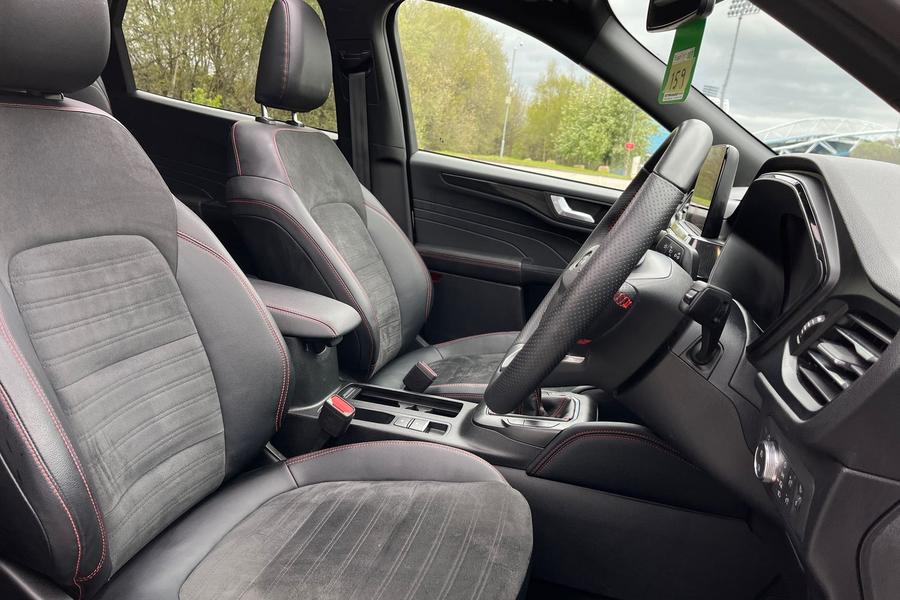 Ford KUGA Photo autoimg-dc6f6a175bd3ebd93334bfc5ec4de6447d080d45.jpg