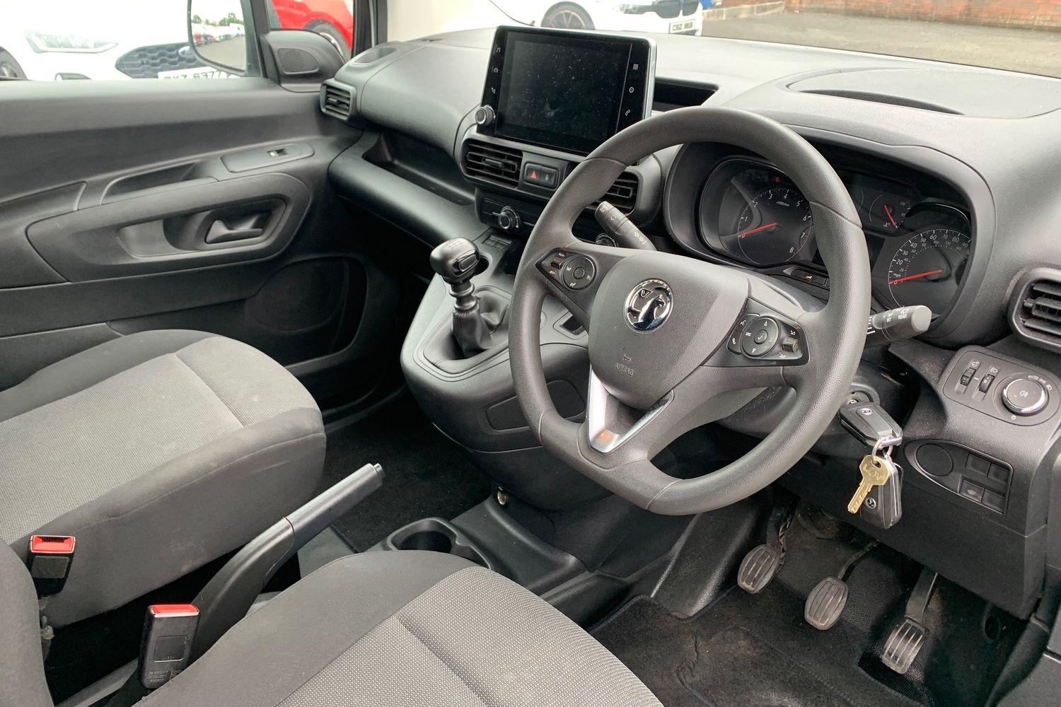 2023 Vauxhall Combo 1.5 Turbo D 2300 Prime Panel Van L2 H1 in White with 84K - vehicle photo 9 for sale on PureCar