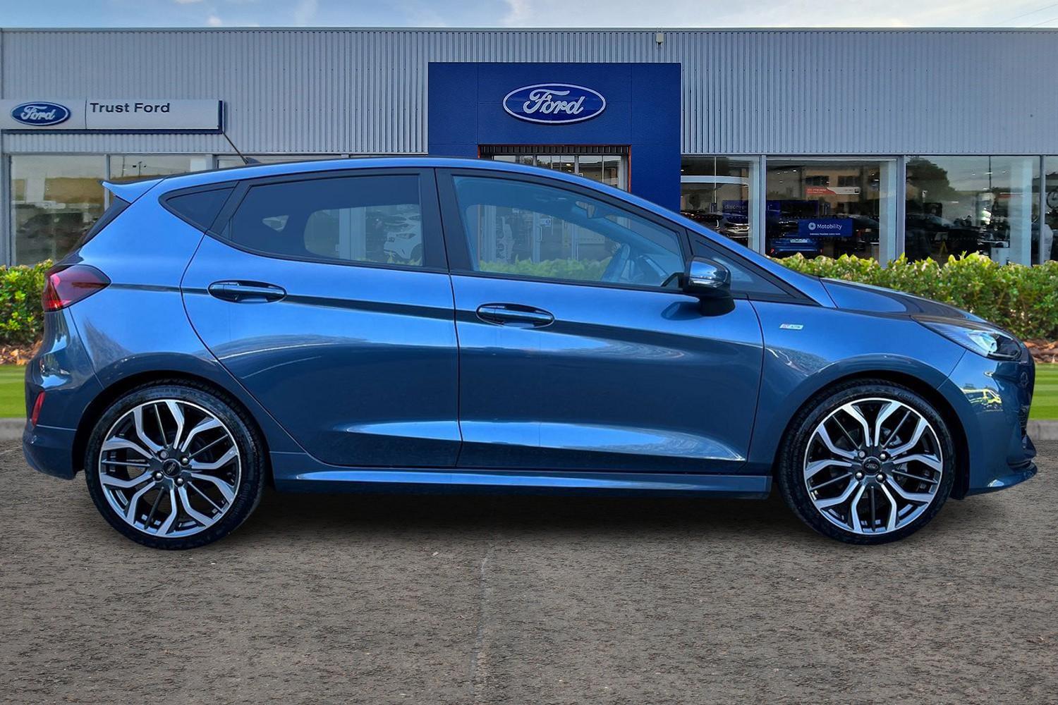 Ford FIESTA Photo 2
