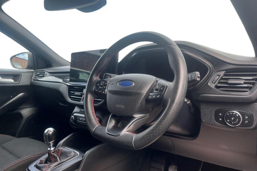 Ford FOCUS Photo autoimg-dc83546745f8ca428fad19e96493c6db69657b33.jpg