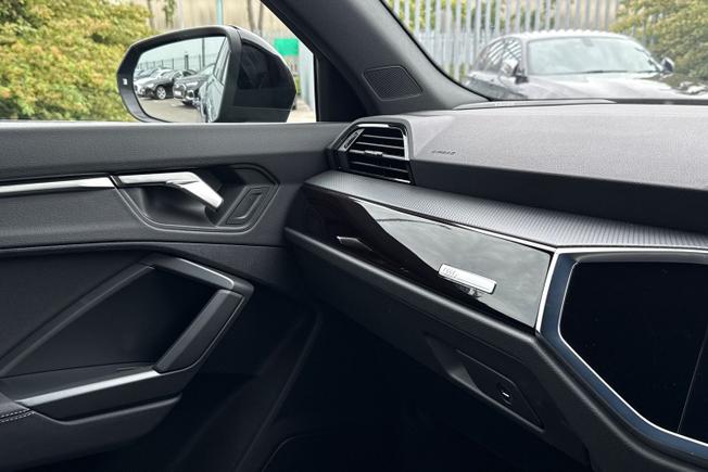 AUDI Q3 Photo 39
