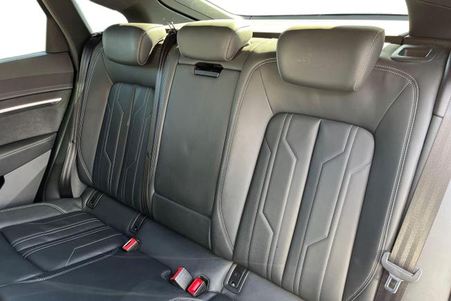 AUDI Q8 E-Tron Photo 9