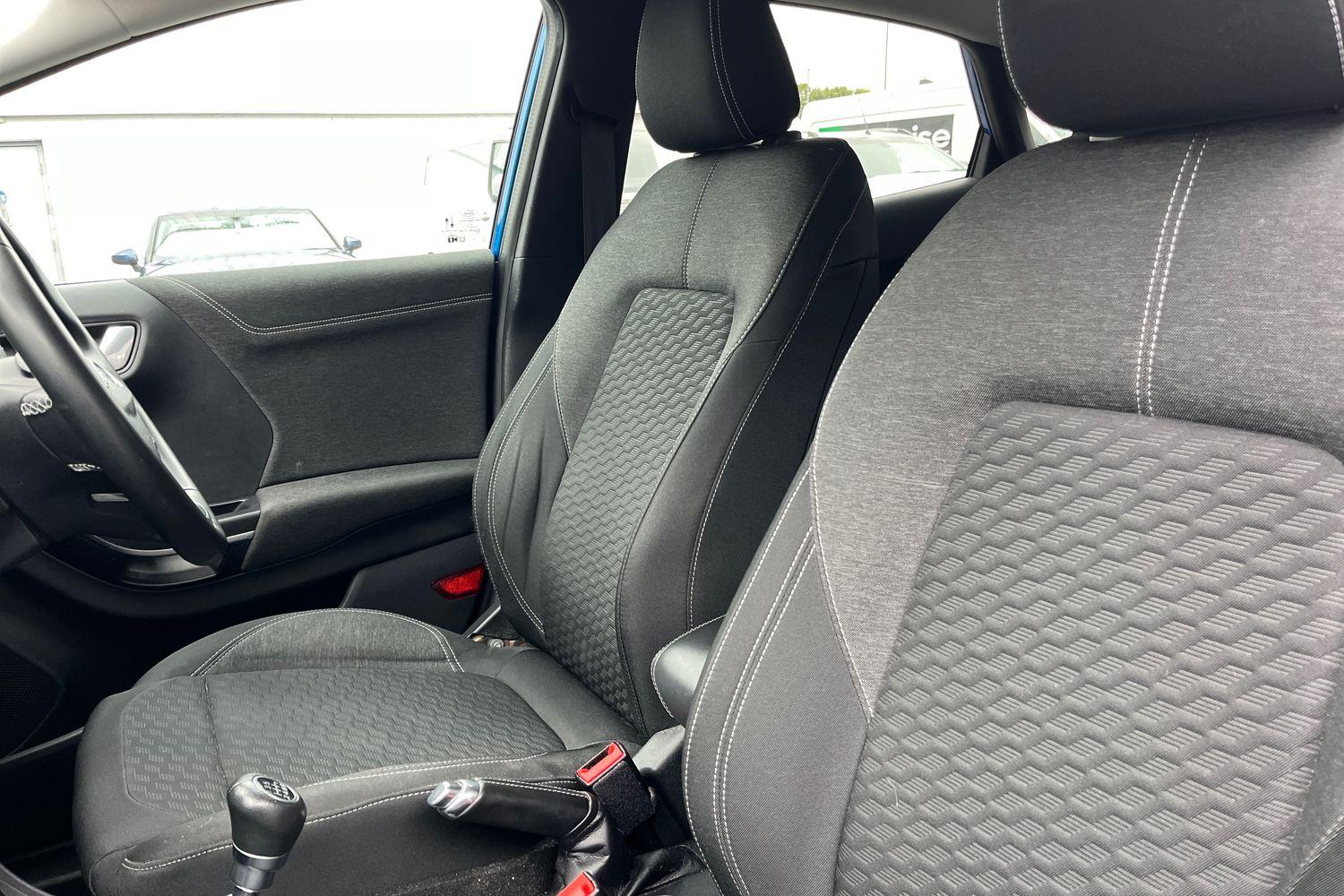 Ford PUMA Photo 18