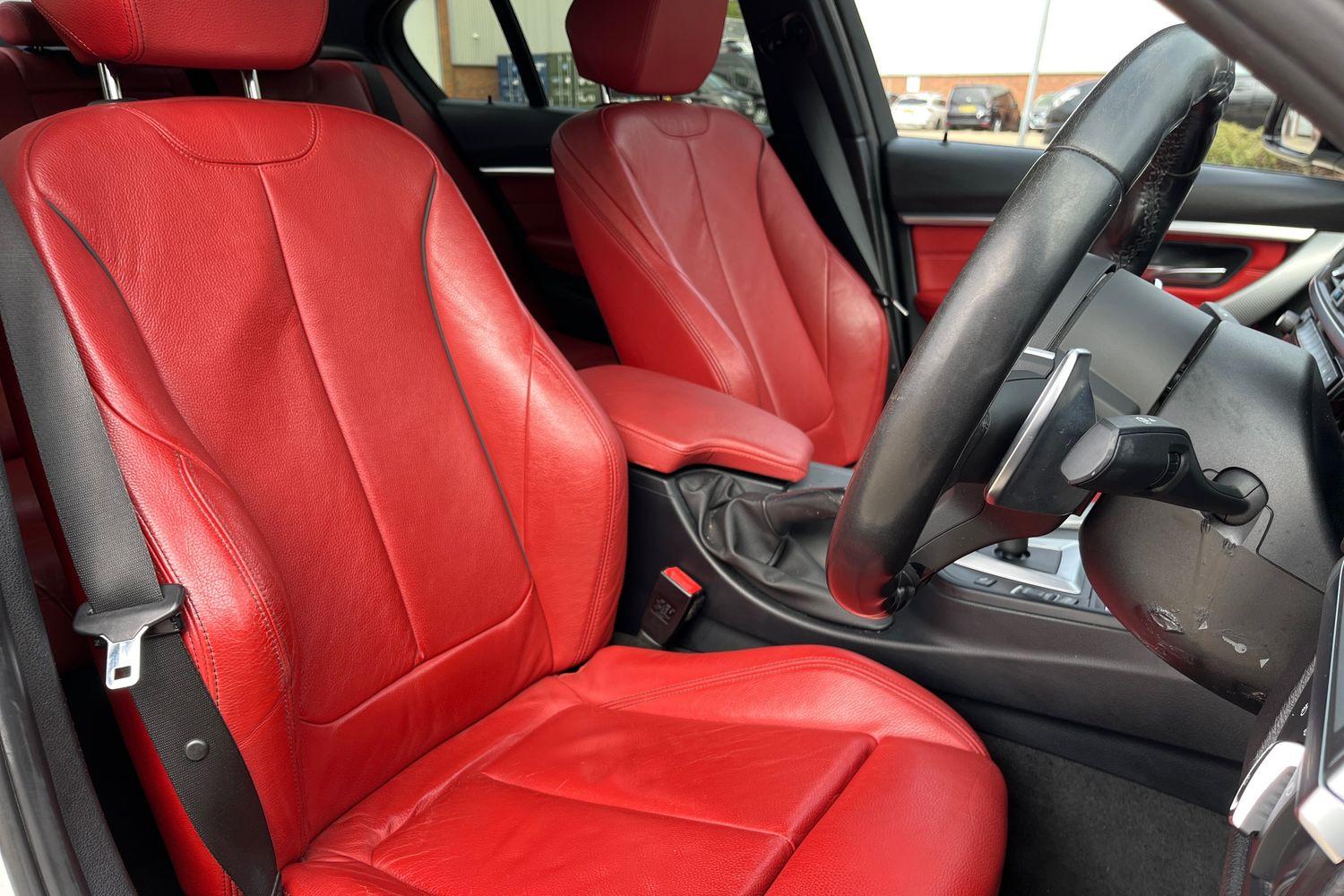 BMW 3 Series Photo 16
