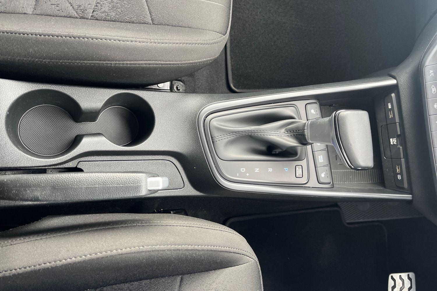 Hyundai BAYON Photo 30