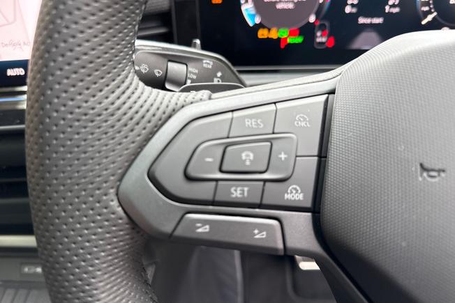VOLKSWAGEN T-Roc Photo 16