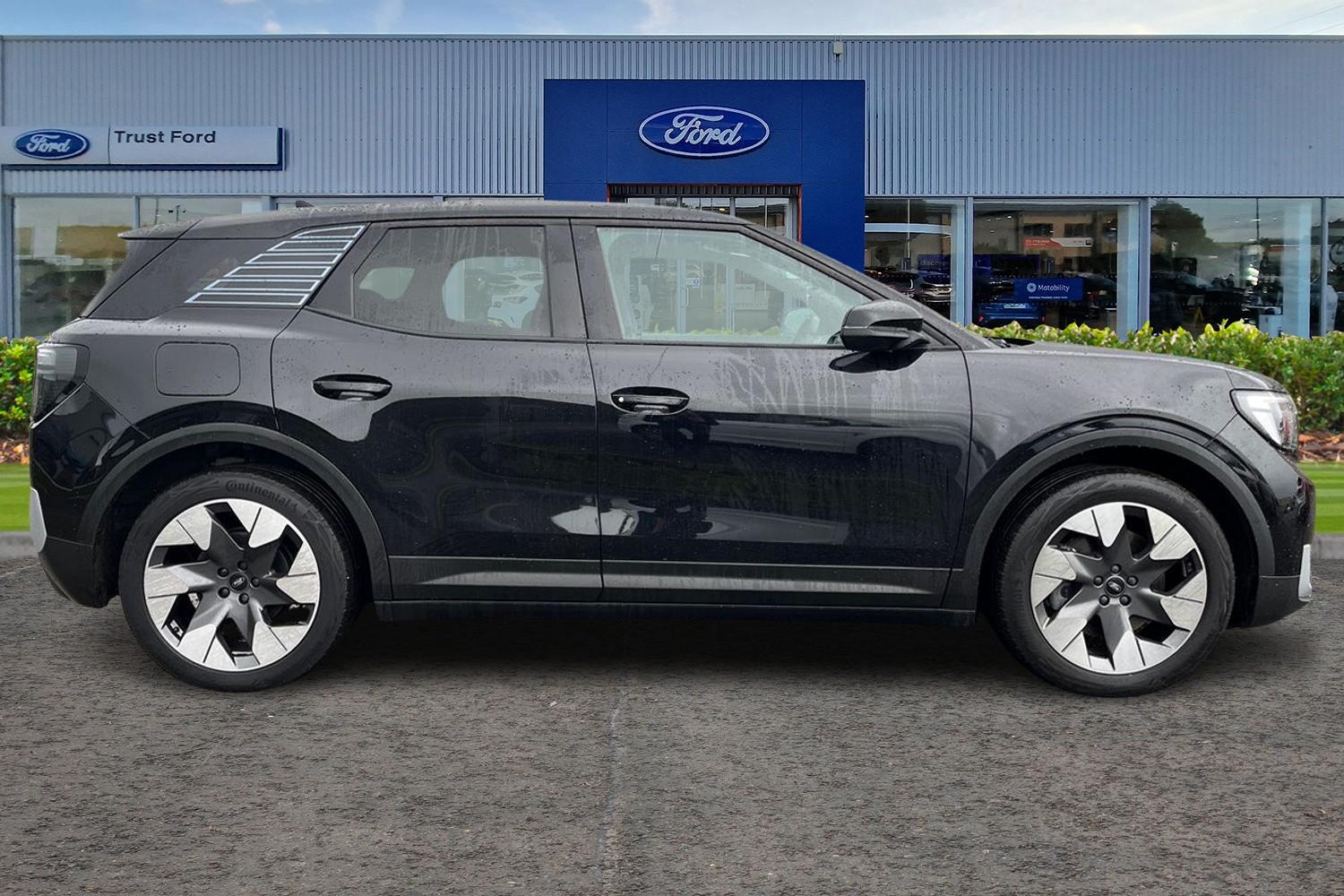 Ford Explorer Photo 2