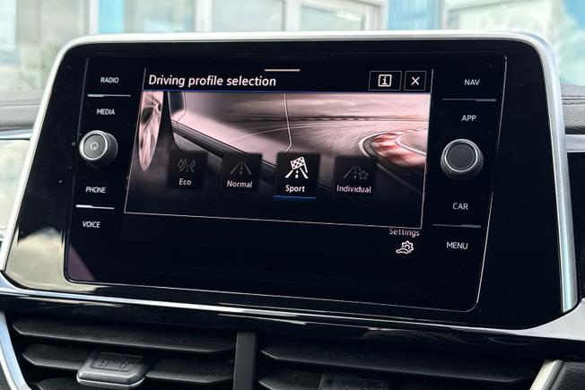 VOLKSWAGEN T-Roc Photo 29